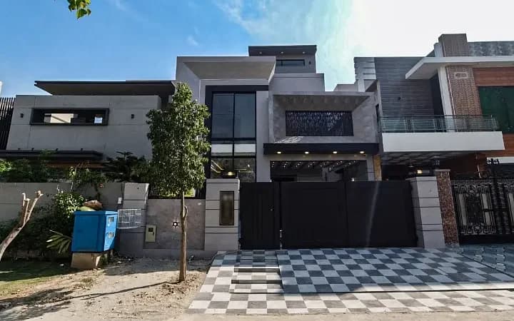 10 Marla New House For Sale In Lake City, Lahore