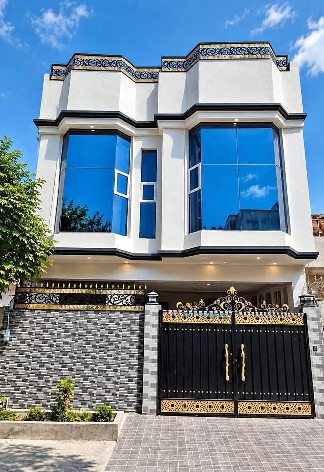 3 Marla Triple story House For Sale In Shalimar colony Street no 9, Multan  