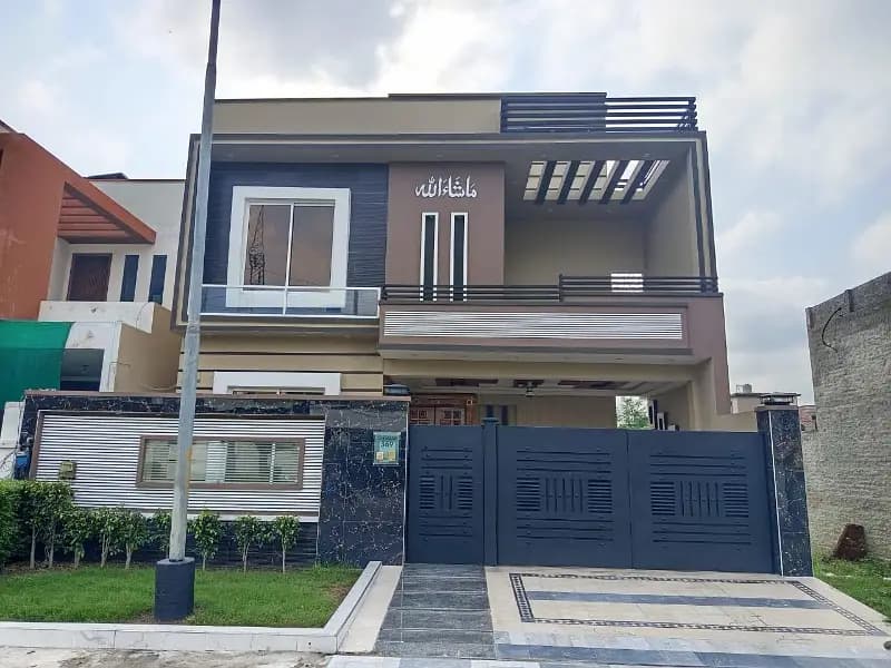 10 Marla House For Sale In DC Colony, Gujranwala 