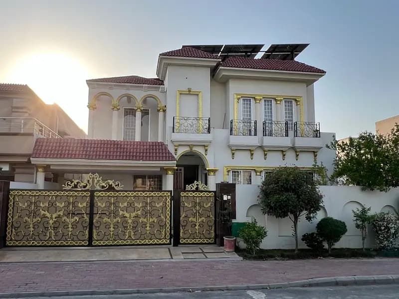 10 Marla Elegant House For Rent in Bahria Town Sector E, Lahore