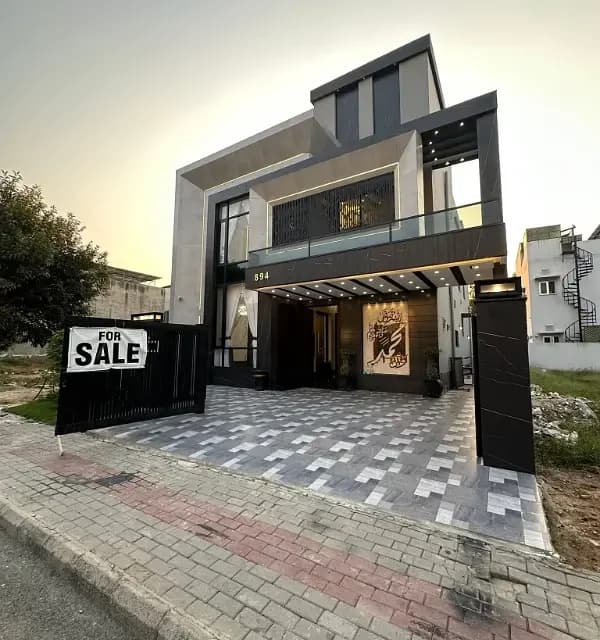 10 Marla House For Sale In Bahria Town Sector C, Lahore