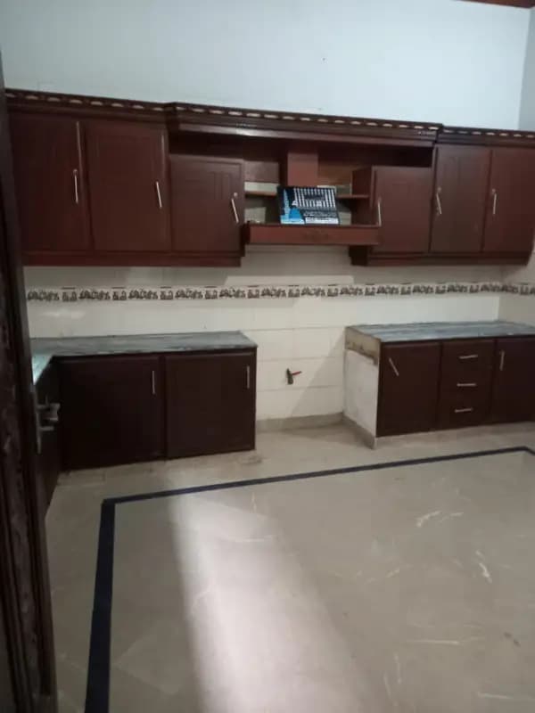 10 Marla House For Rent In Eden Gardens, Faisalabad