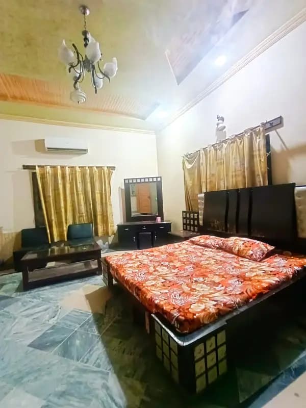 25 Marla Triple Storey House For Rent In  Canal Road, Faisalabad
