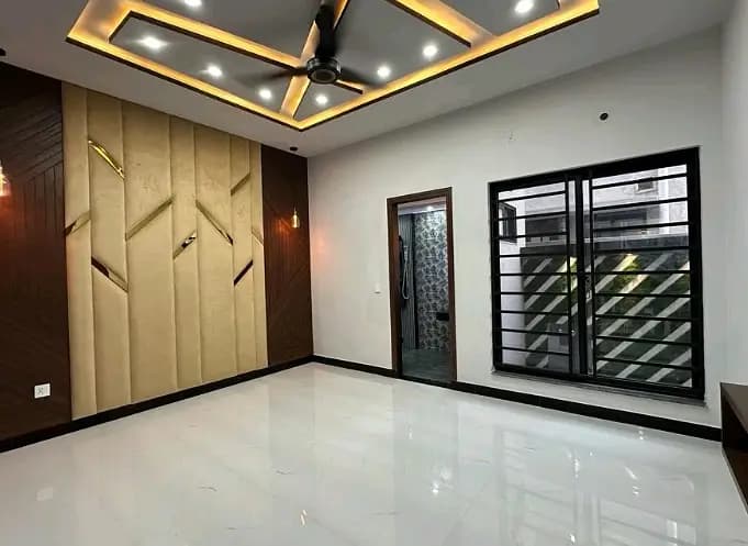 1 Kanal House Available For Sale In Bahria Town Sector C, Lahore
