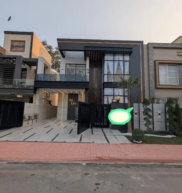 10 Marla Modern House For Sale In Bahria Town Sector C, Lahore