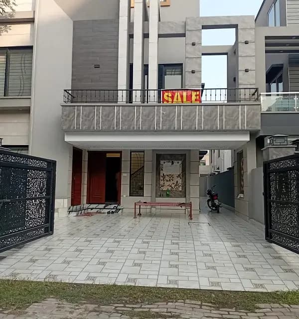 10 Marla Modern House For Sale In Bahria Town Sector C, Lahore