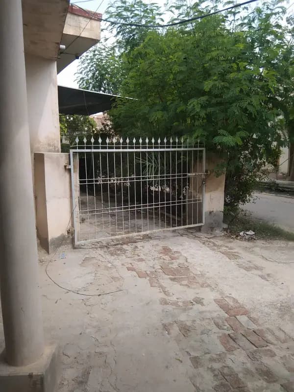 10 Marla Single Storey House For Sale In Farid Town Sahiwal
