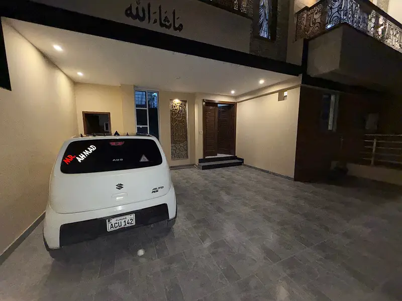 10 Marla House For Rent In Al Razzaq Royals, Sahiwal - Image 1