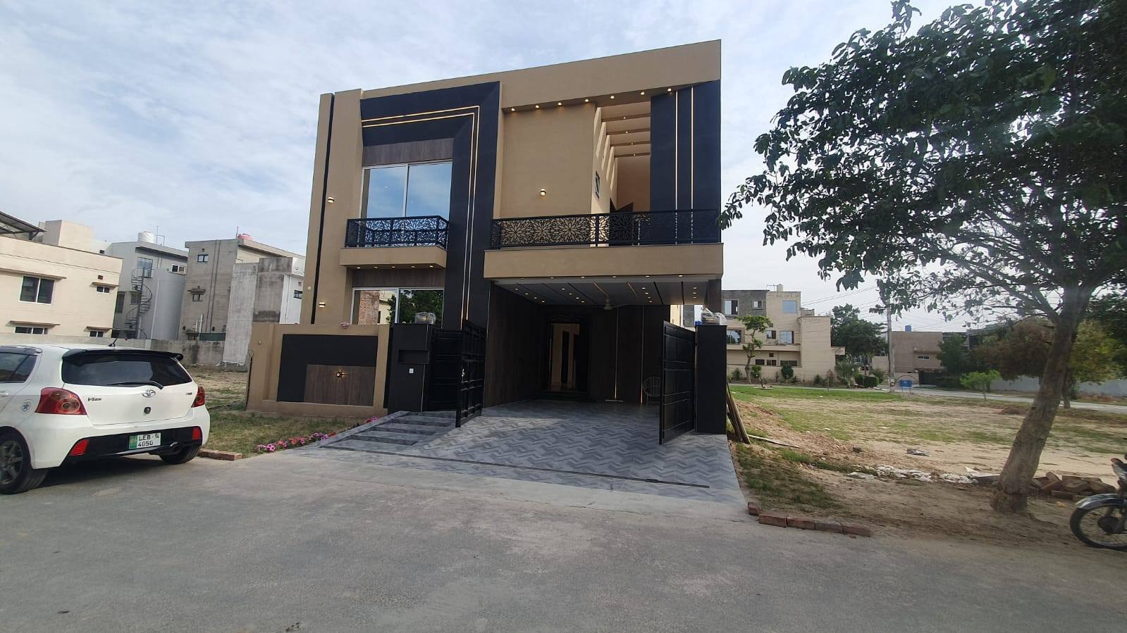 10 Marla House For Sale In Nespak Housing Society, Burewala - Image 1
