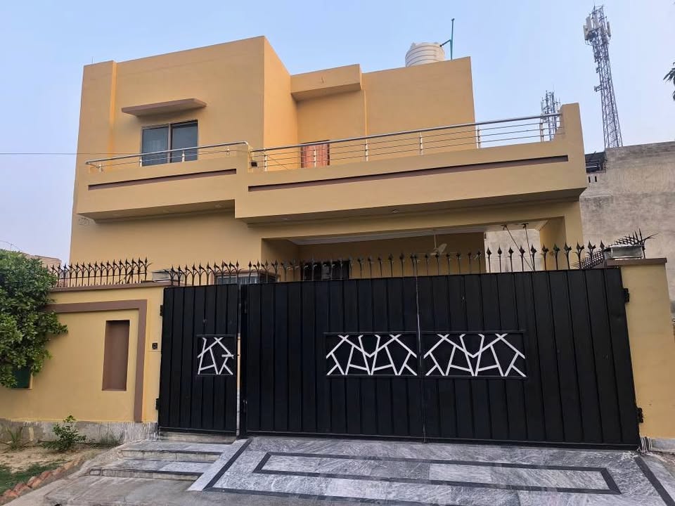 10 Marla House For Sale In Nawab town , Lahore - Image 1