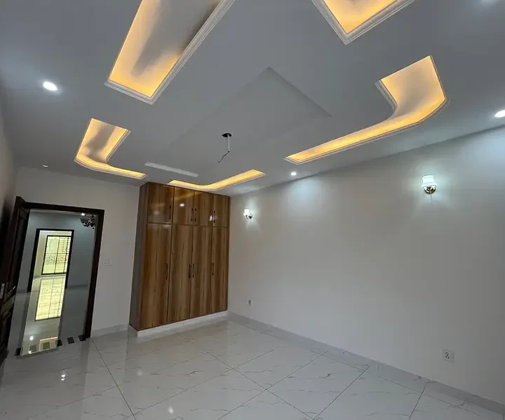 10 Marla House For Sale In LDA Avenue, Lahore - Image 1