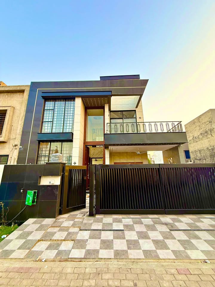 10 Marla House For Sale In Bahria Orchard, Lahore - Image 1