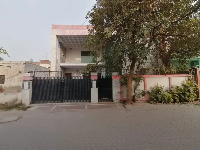 10 Marla Sami Commercial House For Sale In Abdali Road Multan - Image 1