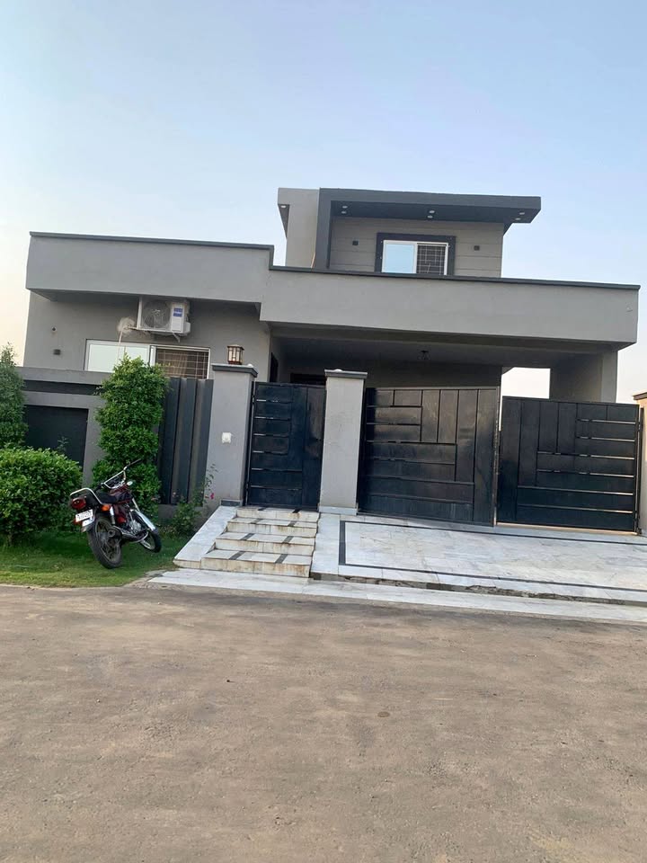 9 Marla House For Sale In Engineer's Town Sector -A, Lahore - Image 1