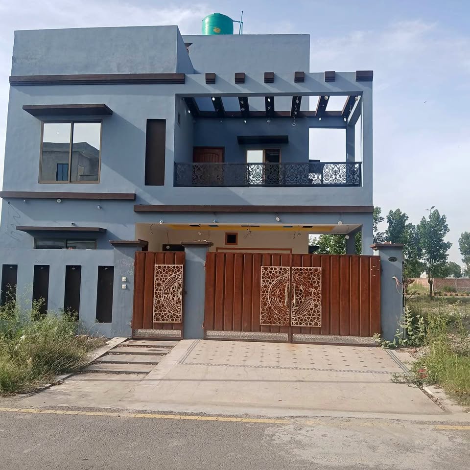 10 Marla House For Sale In R Block Motorway City, Lahore - Image 1