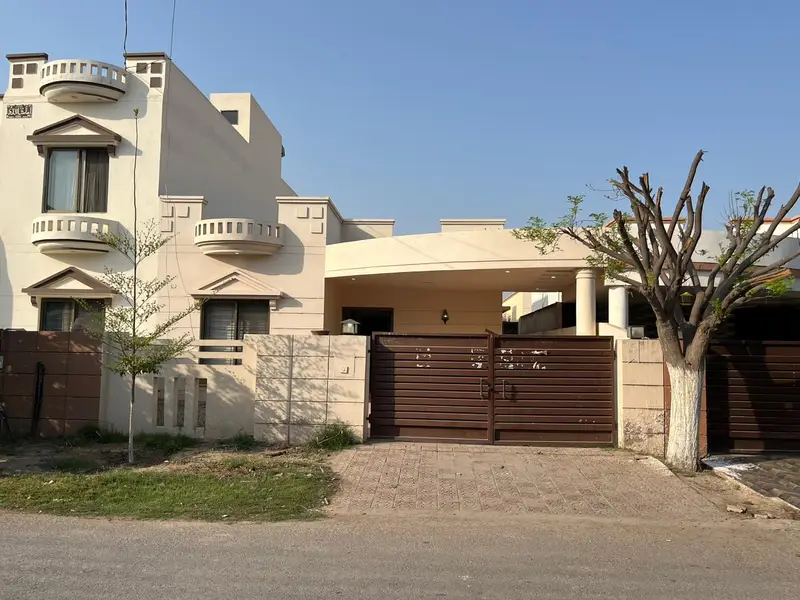 8 Marla House For Sale In Buch Executive Villas, Multan - Image 1