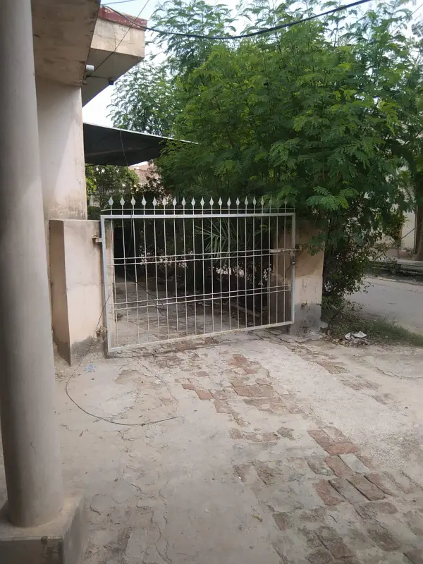 10 Marla Single Storey House For Sale In Farid Town Sahiwal - Image 1