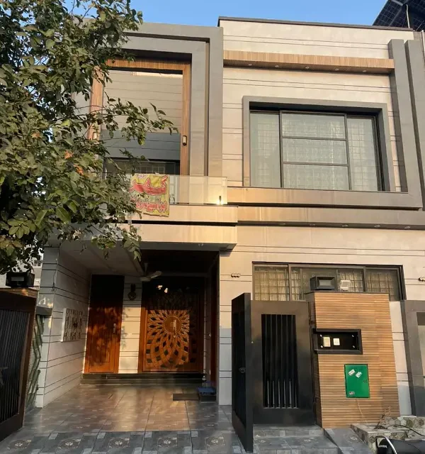 5 Marla Luxury House For Sale In Bahria Town Sector E, Lahore - Image 1